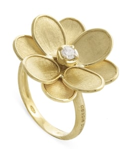 This Marco Bicego fashion ring from the Petali collection is crafted from 18k yellow gold